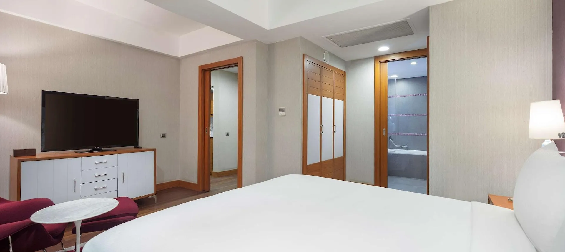 Отель Doubletree By Hilton Кушадасы